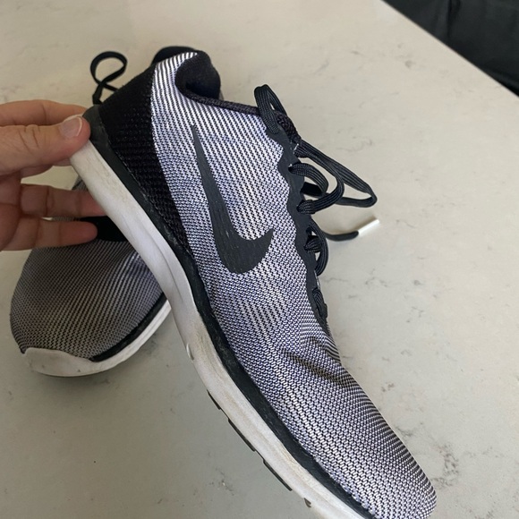 Nike memory foam insole tennis shoes size 7.5 - Picture 2 of 5